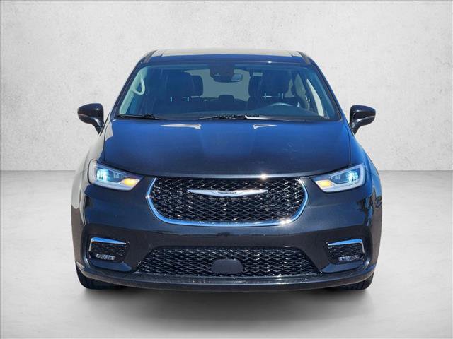 Used 2023 Chrysler Pacifica Touring-L FWD image 2
