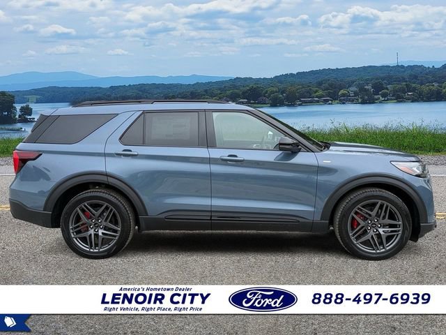Used 2026 Ford Explorer ST-Line w/ ST-Line Street Pack image 2
