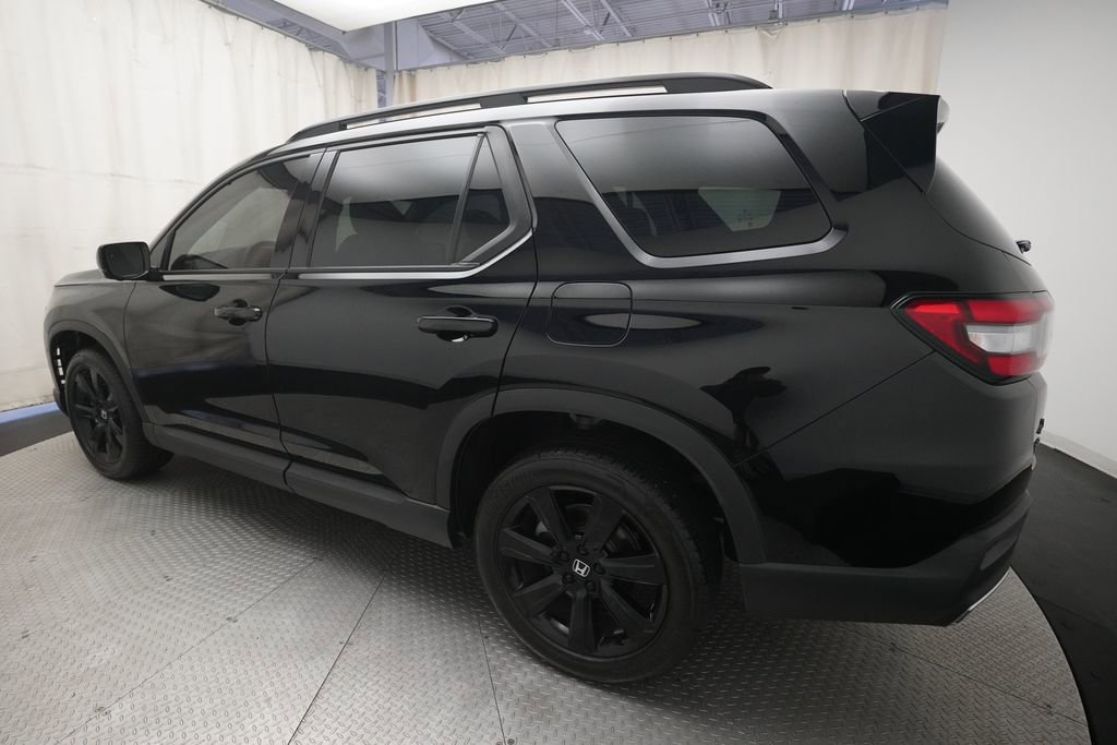 Certified 2025 Honda Pilot Black Edition image 36