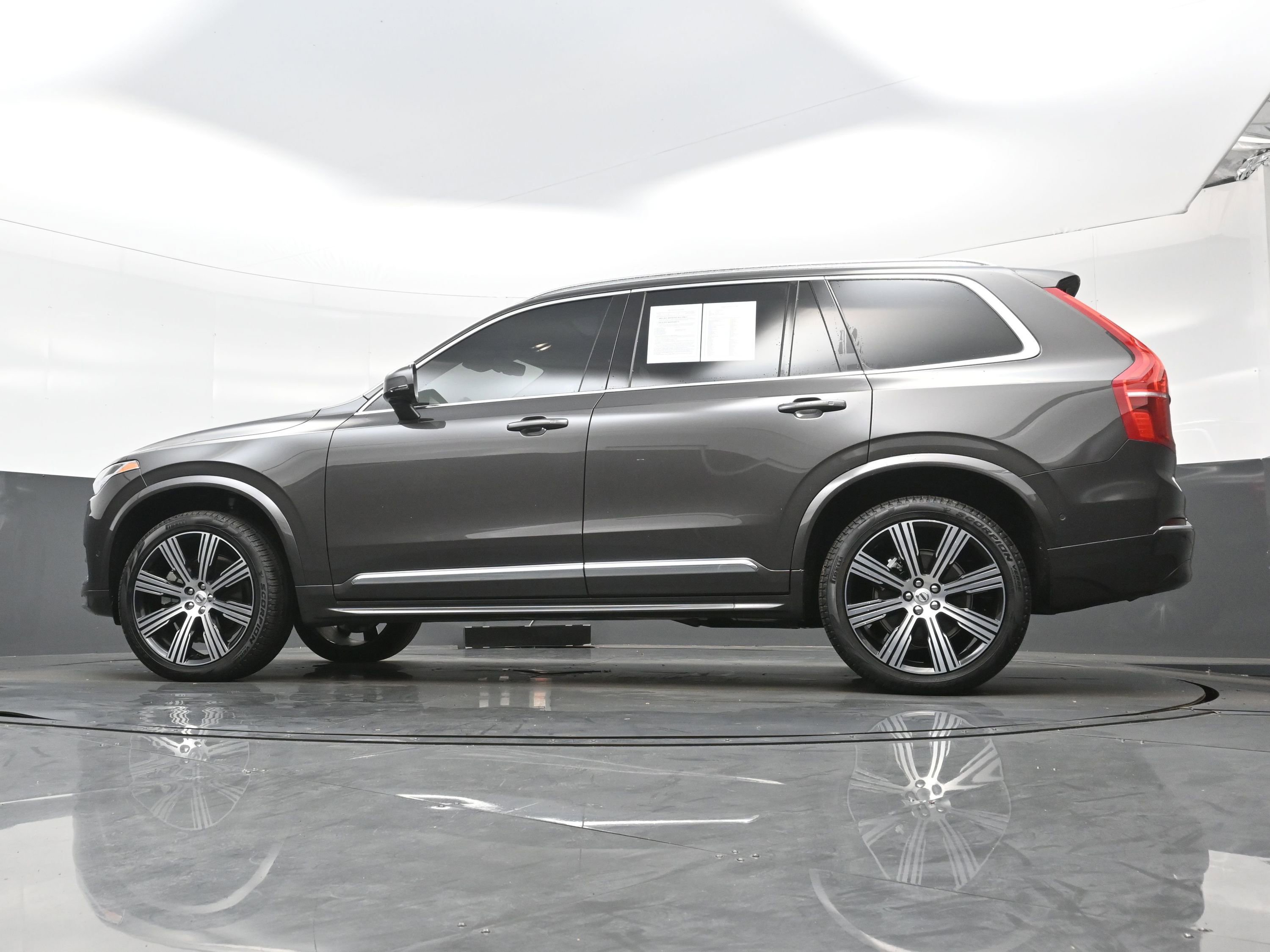 Used 2025 Volvo XC90 B6 Ultra w/ Protection Package image 30