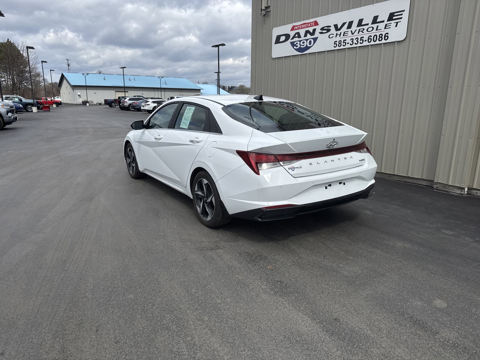 Used 2023 Hyundai Elantra Limited w/ Preferred Accessory Package FWD image 6