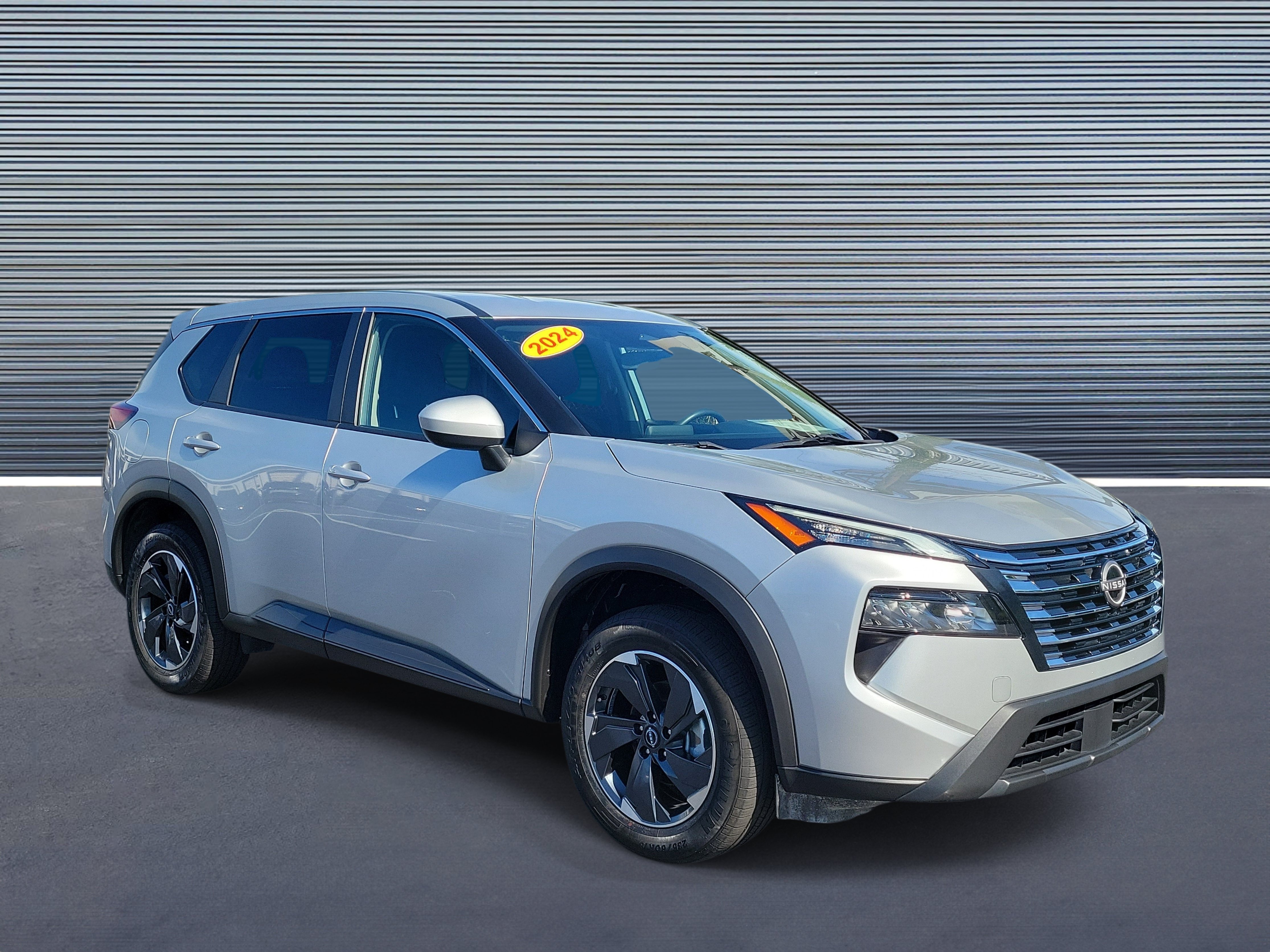 Used 2024 Nissan Rogue SV FWD image 2