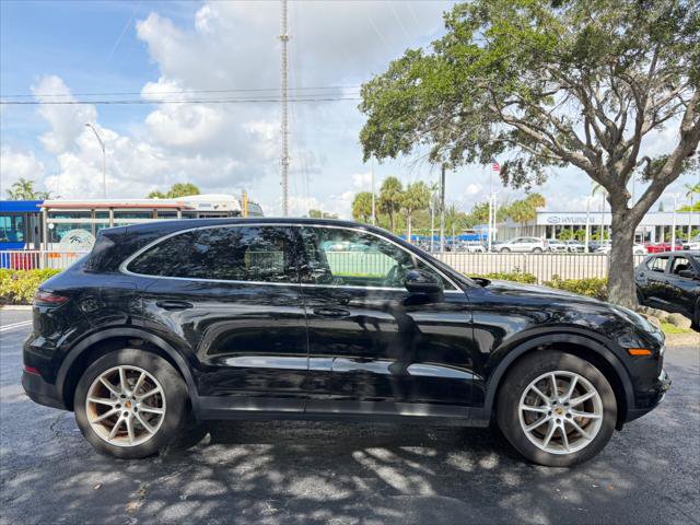 Used 2021 Porsche Cayenne w/ Premium Package AWD/4WD image 11
