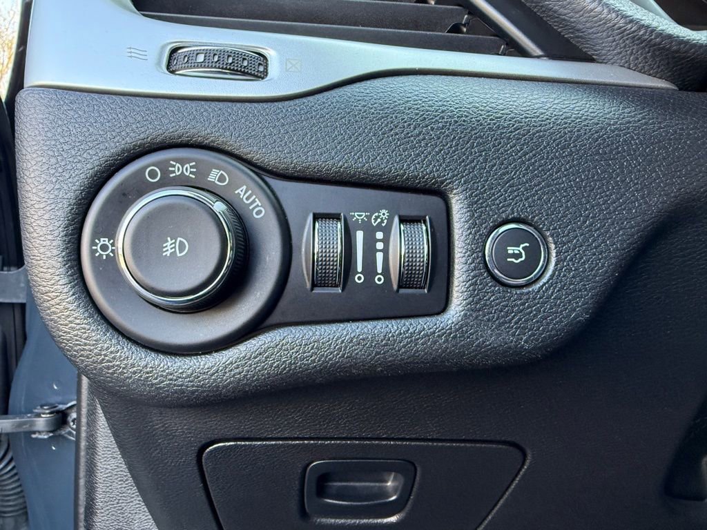 Used 2016 Jeep Cherokee Trailhawk w/ Comfort/Convenience Group image 30