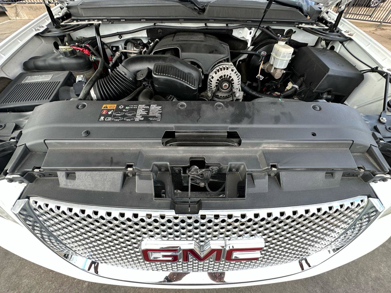 Used 2014 GMC Yukon XL Denali image 26