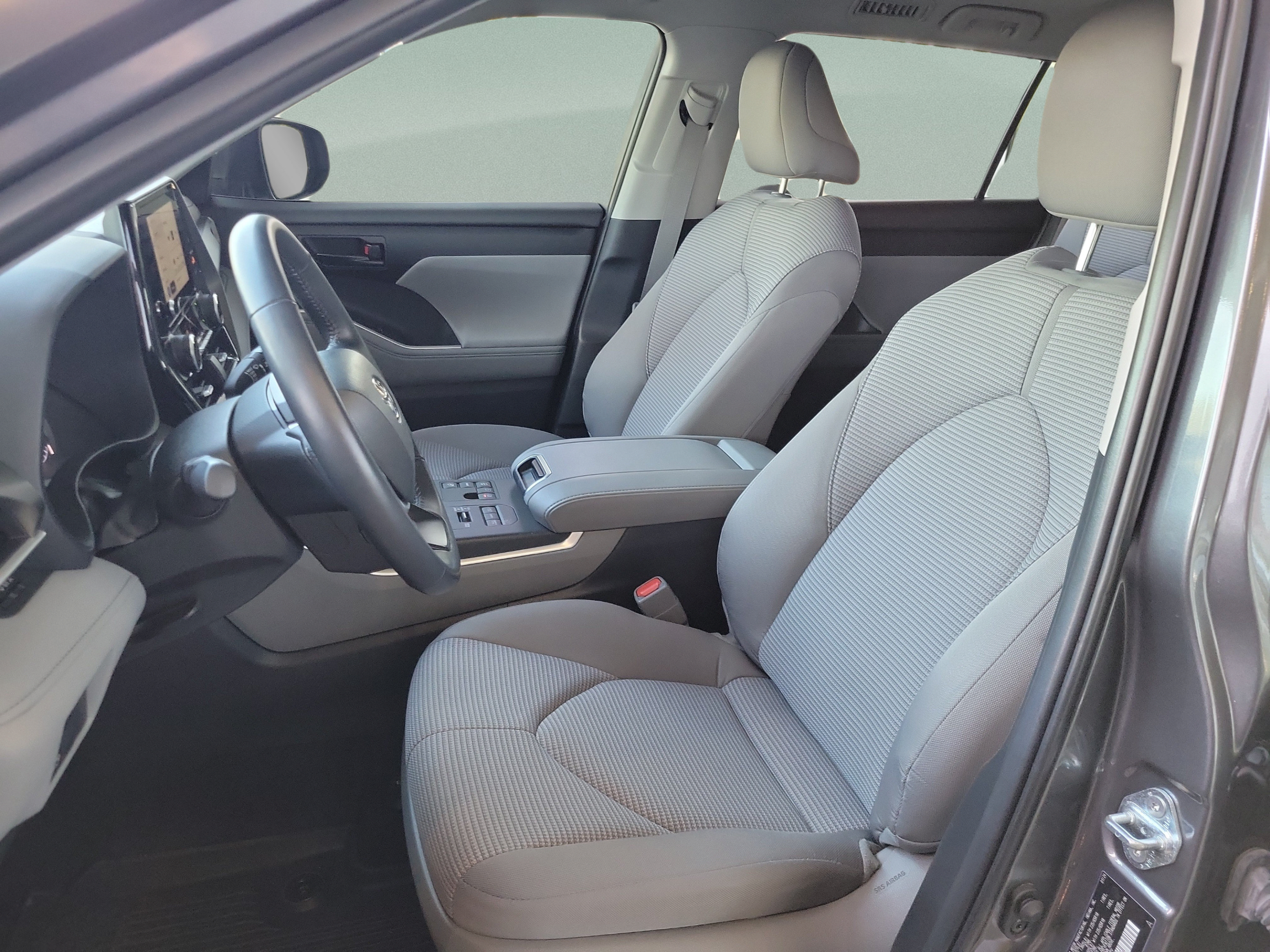 Used 2024 Toyota Highlander LE AWD/4WD image 13