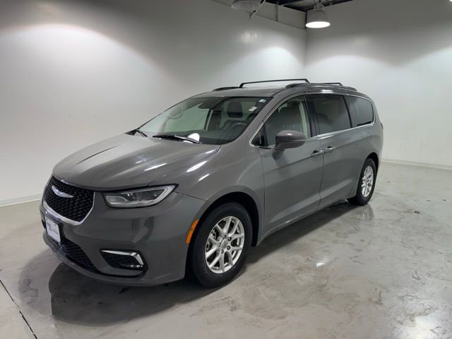 Used 2022 Chrysler Pacifica Touring-L FWD image 3