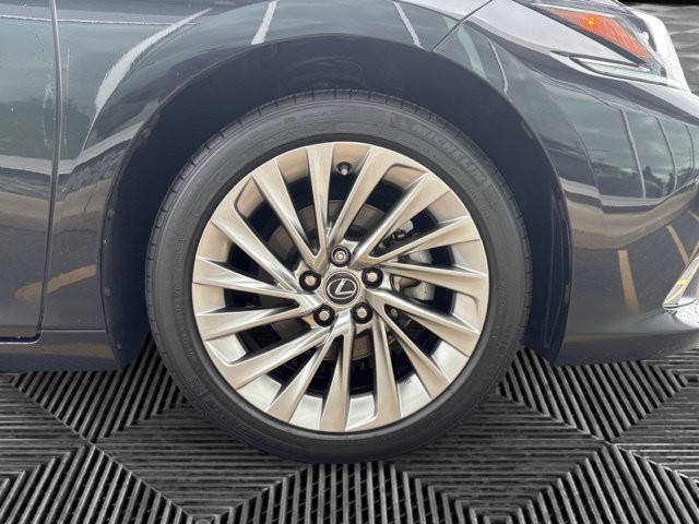 Used 2023 Lexus ES 350 Ultra Luxury w/ Accessory Package (Z2) FWD image 32