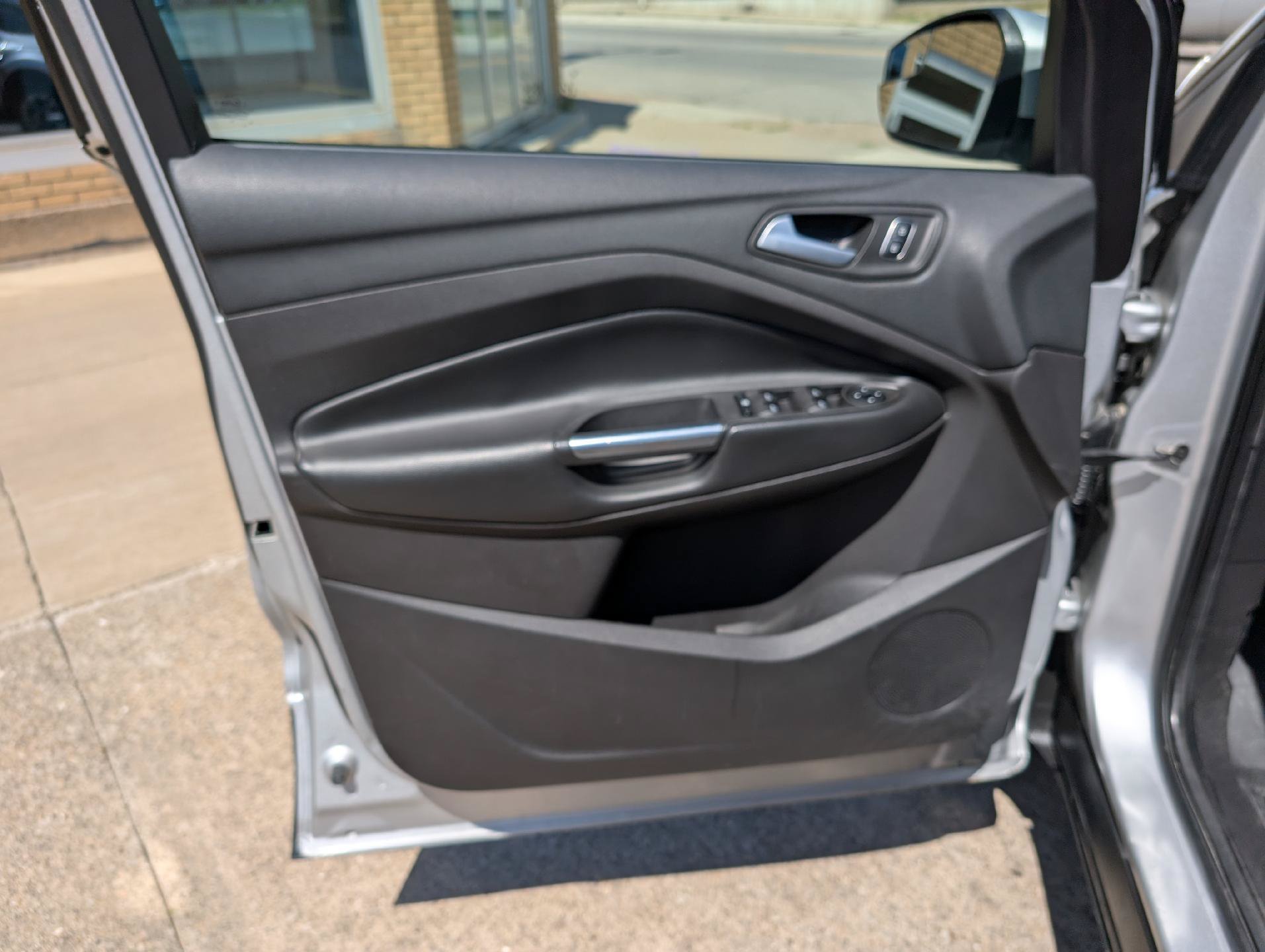 Used 2018 Ford Escape SE AWD/4WD image 9