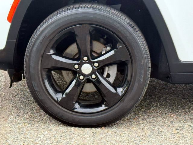 Used 2023 Jeep Grand Cherokee Altitude AWD/4WD image 9