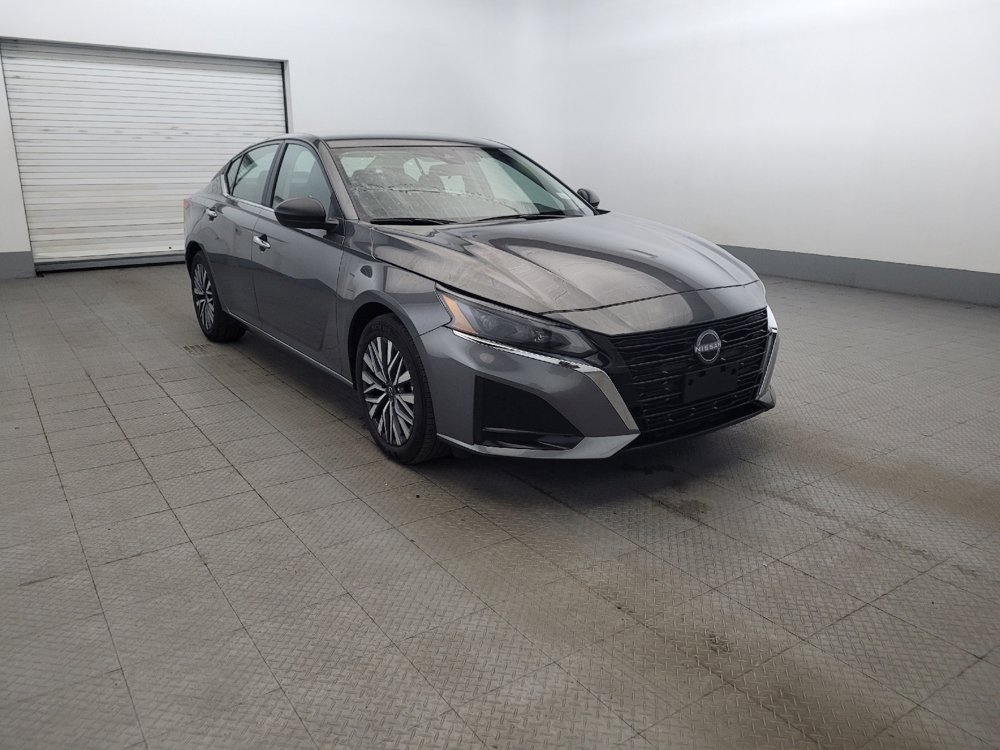 Used 2025 Nissan Altima 2.5 SV FWD image 13