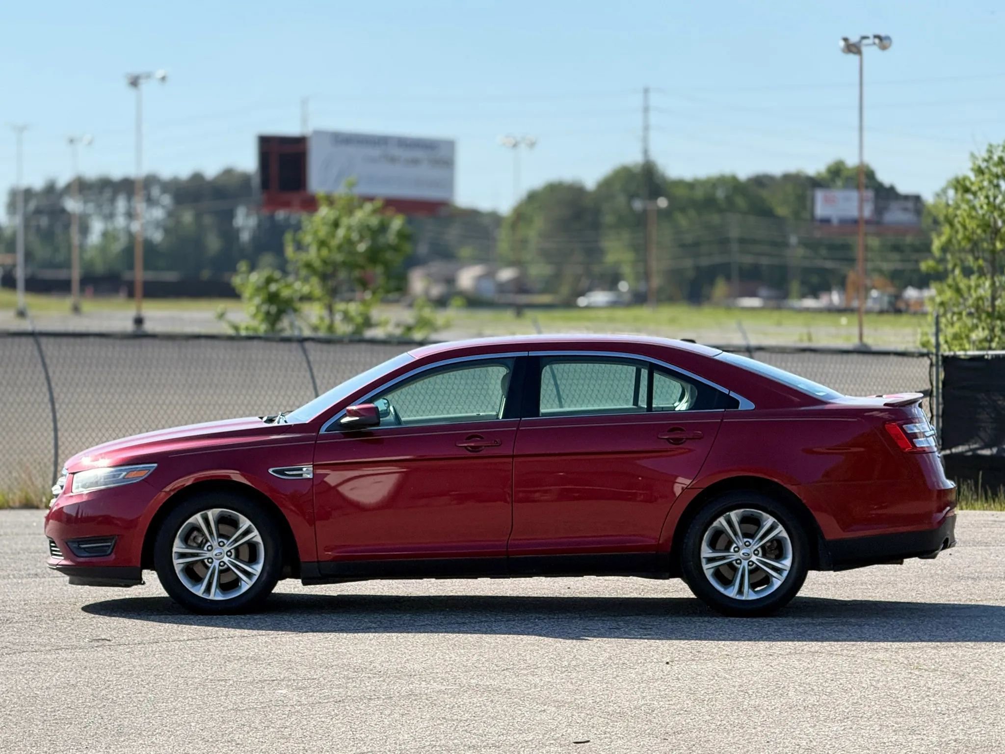 Used 2013 Ford Taurus SEL image 8