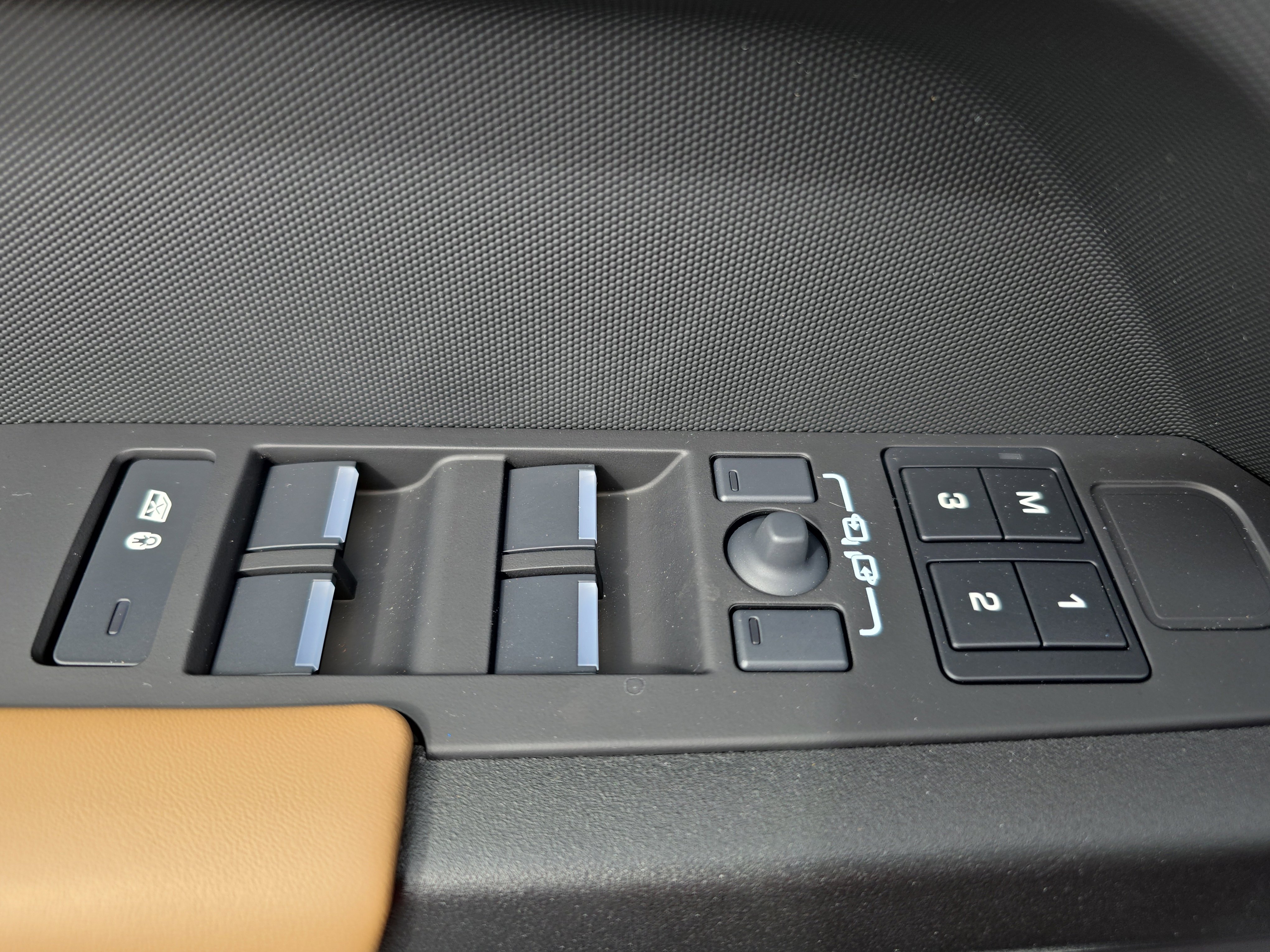 New 2026 Land Rover Defender 110 V8 image 27