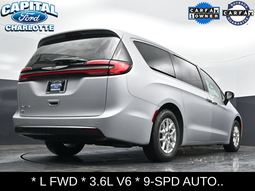 Used 2023 Chrysler Pacifica Touring-L FWD image 25