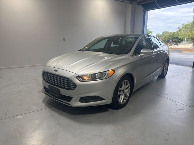 Used 2015 Ford Fusion SE image 3