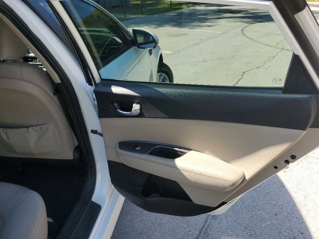 Used 2018 Kia Optima LX w/ Convenience Package image 14