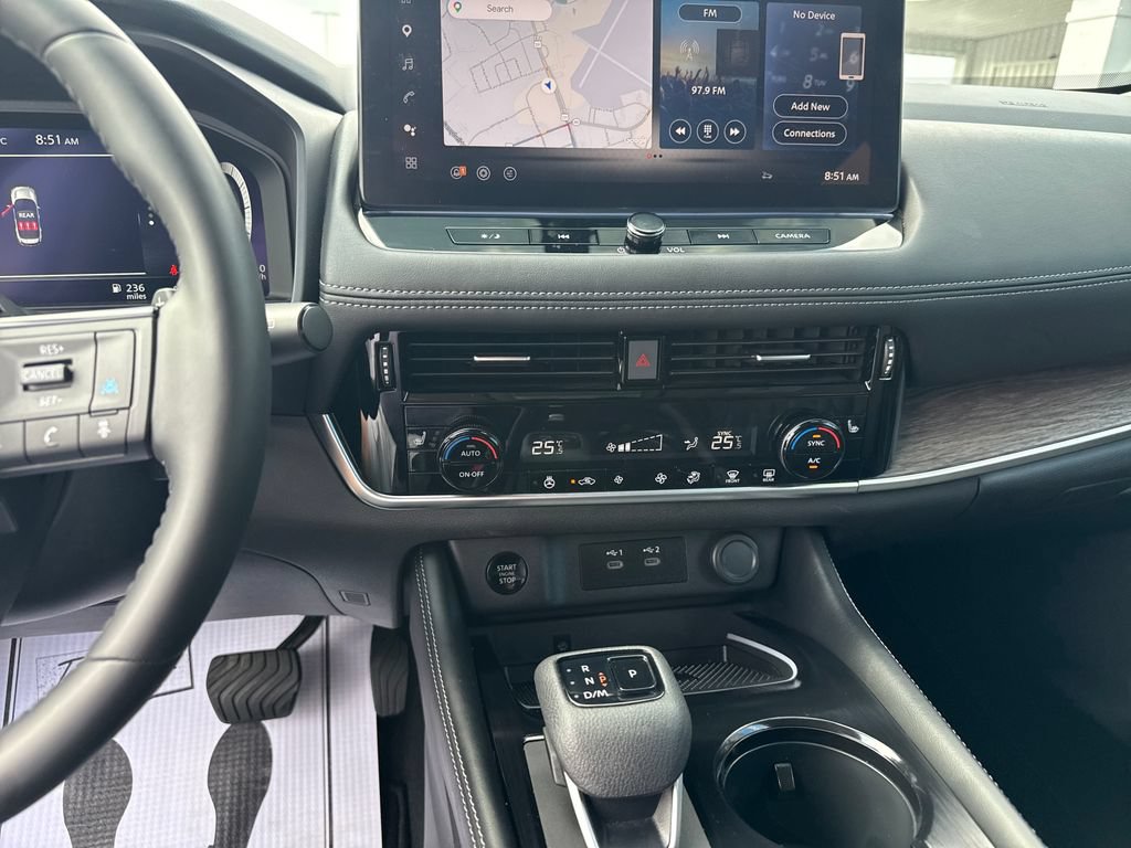 Used 2025 Nissan Rogue Platinum FWD image 20