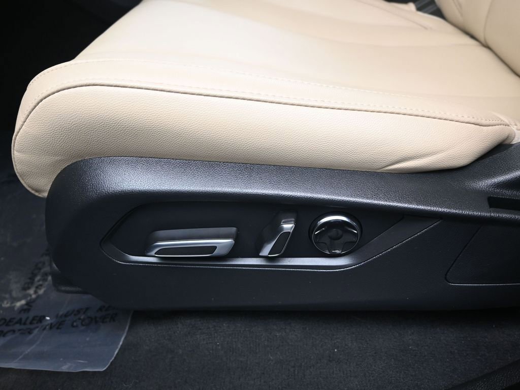 Used 2023 Acura MDX SH-AWD image 12