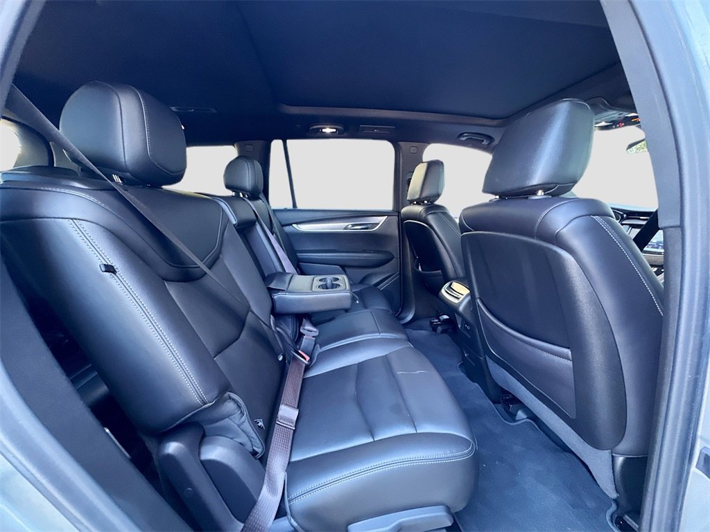 Used 2023 Cadillac XT6 Luxury image 30