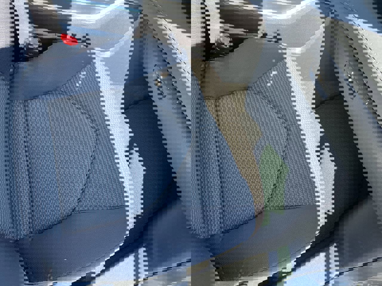 Used 2024 Toyota Highlander LE AWD/4WD image 35