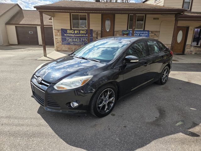 Used 2014 Ford Focus SE w/ Equipment Group 201A image 2