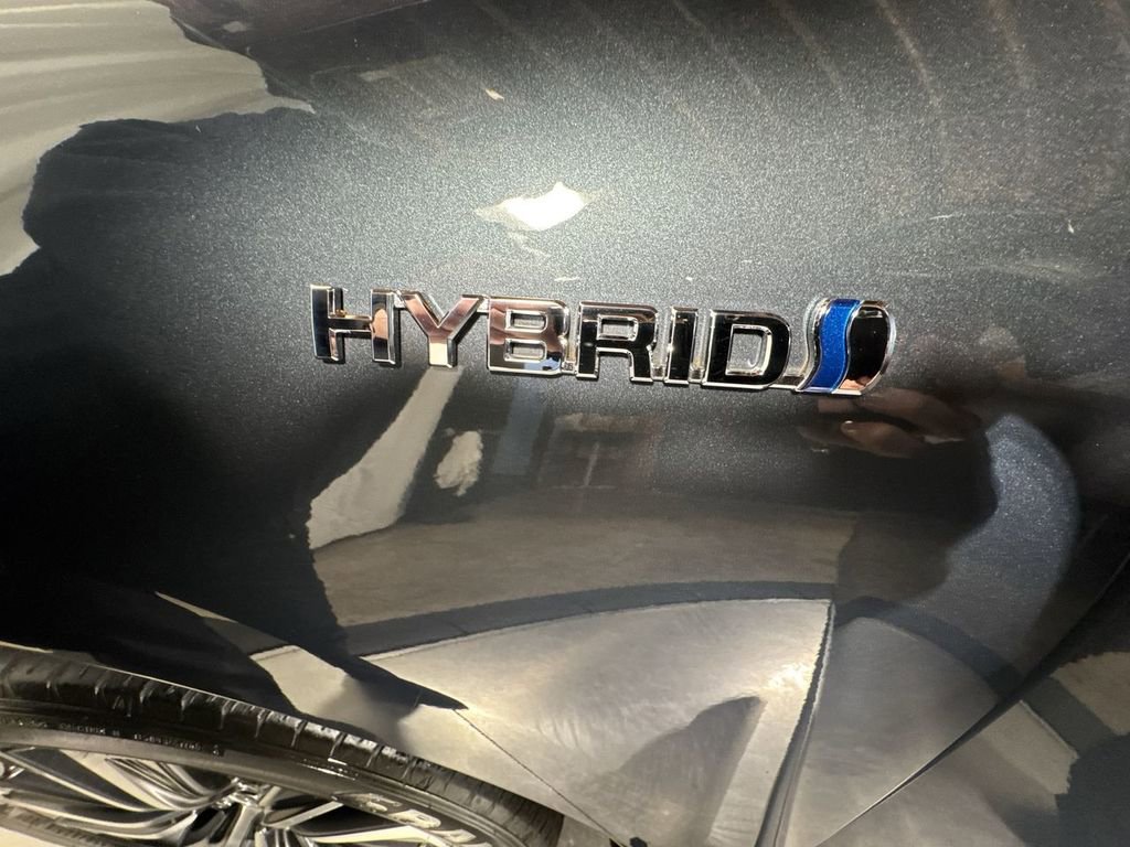 Used 2021 Toyota Venza LE image 15