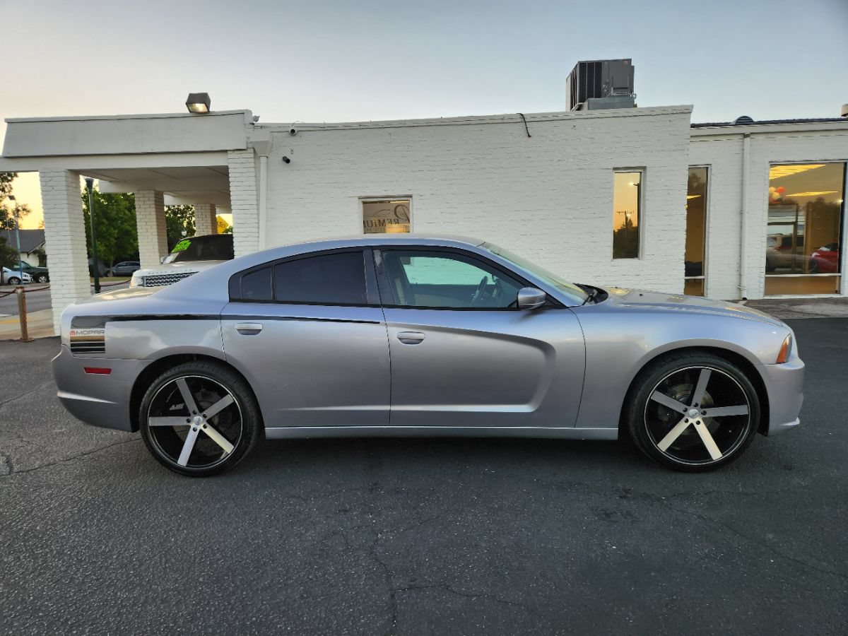 Used 2011 Dodge Charger SE RWD image 7