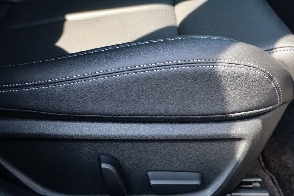 Used 2026 Genesis G70 2.5T image 16