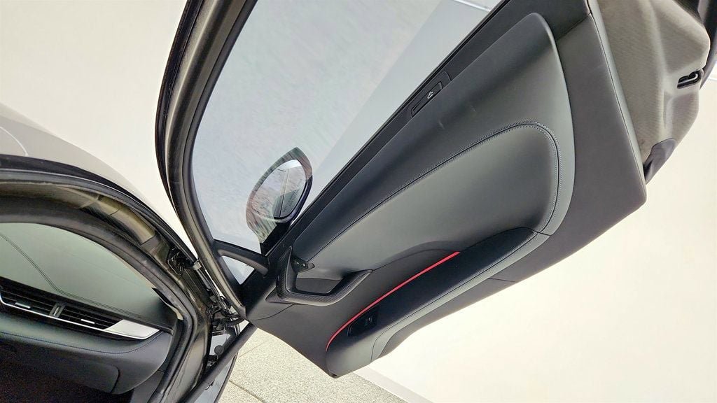 Used 2019 BMW i8 Coupe image 25