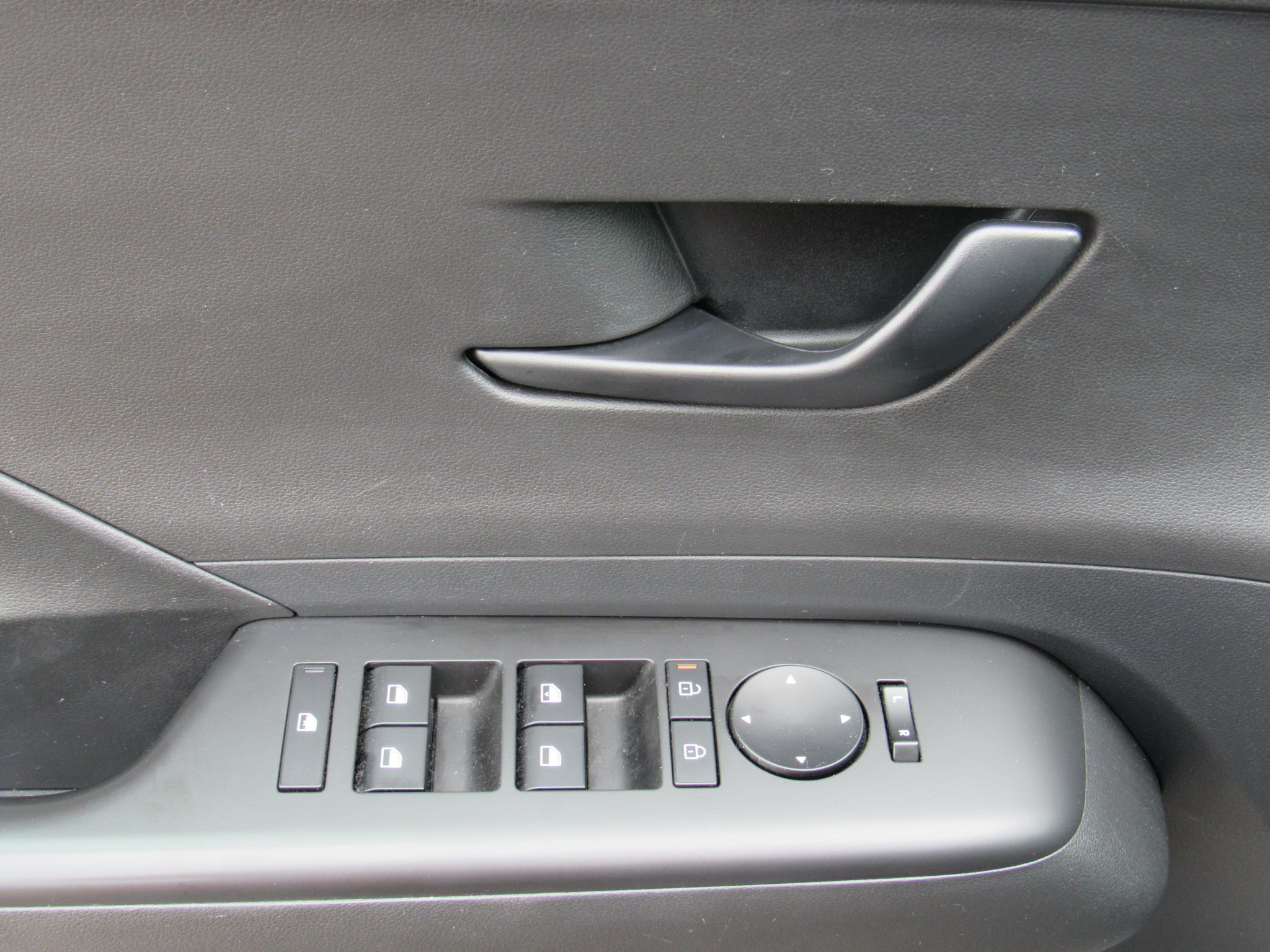 Used 2025 Hyundai Kona SEL AWD/4WD image 13