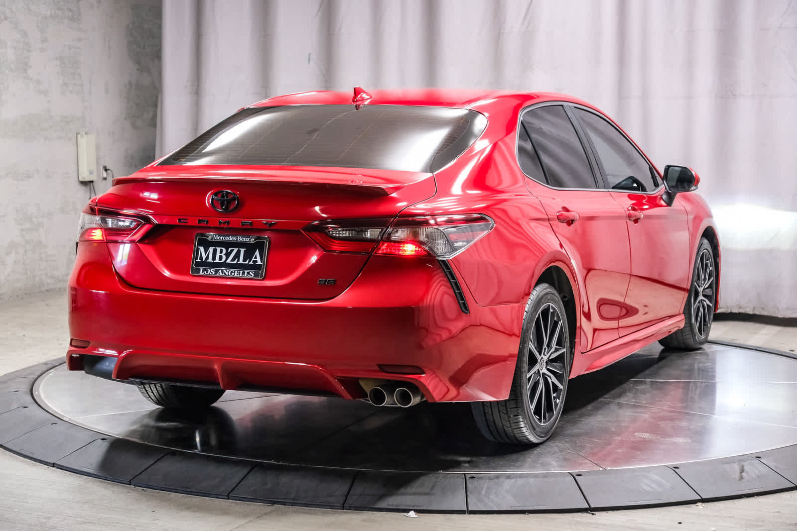 Used 2022 Toyota Camry SE w/ Carpet Mat Package (TMS) FWD image 4