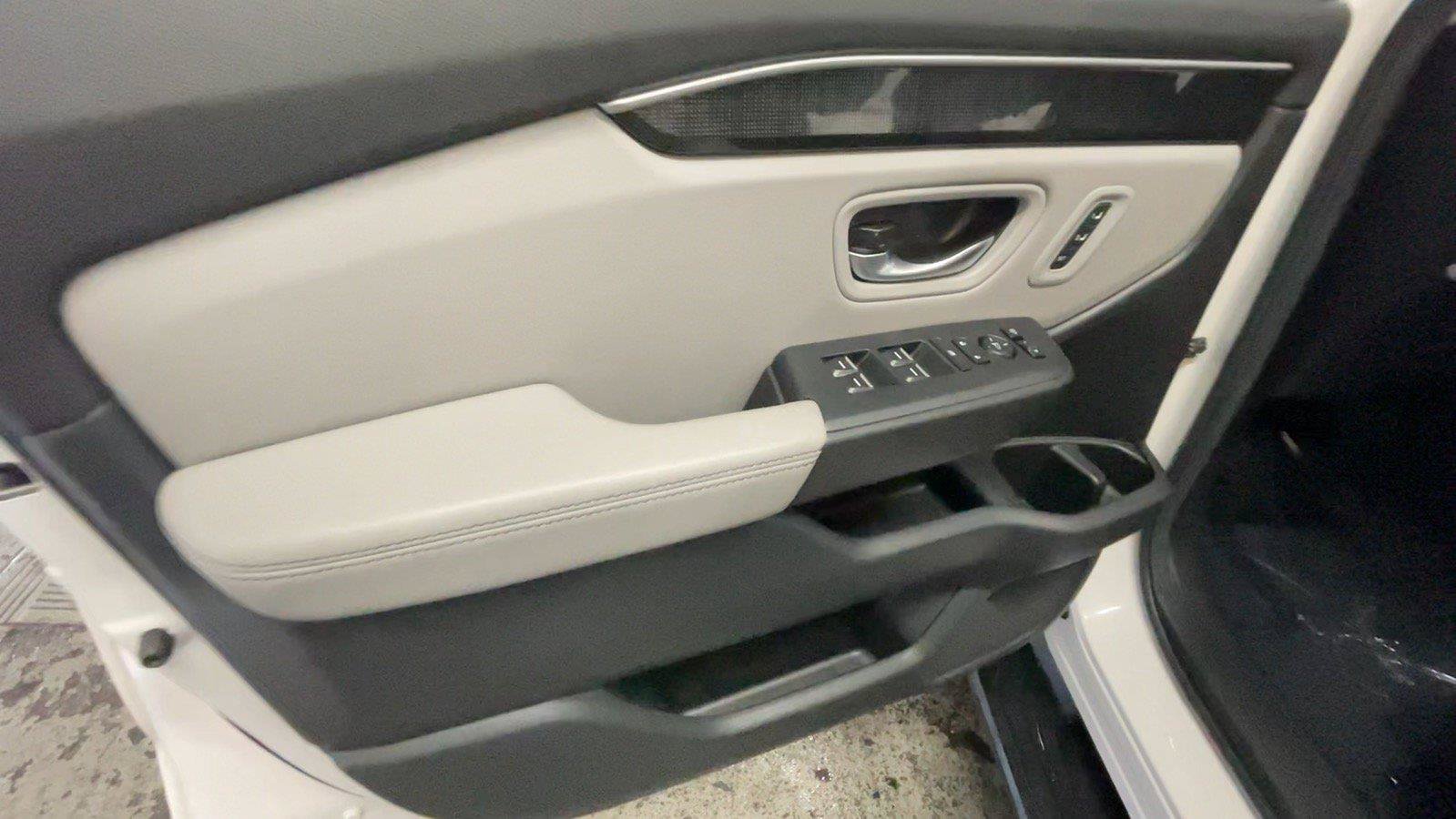 Used 2025 Honda Pilot Elite image 29