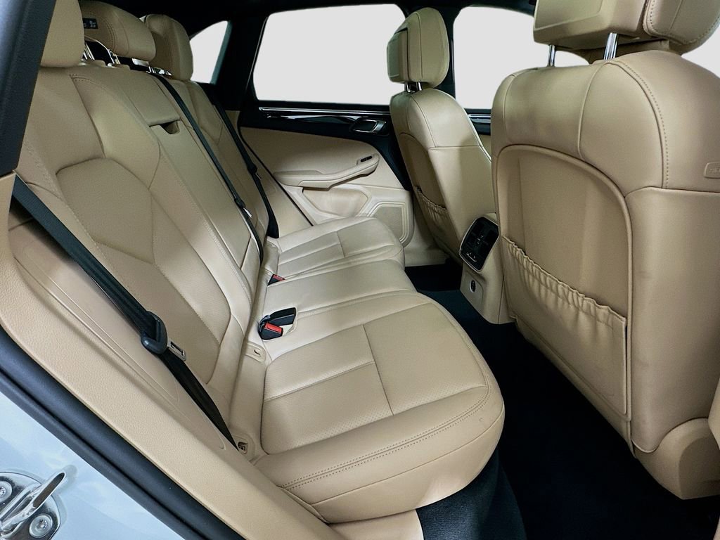 Used 2025 Porsche Macan image 29