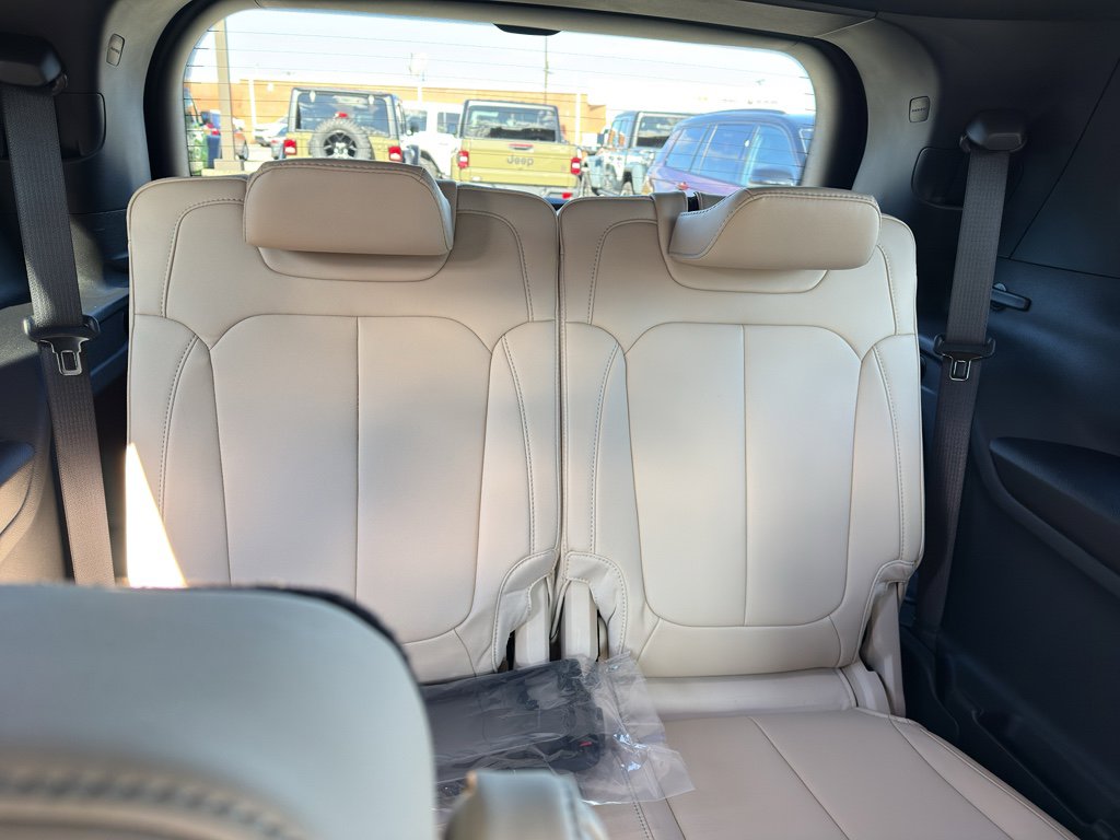 New 2025 Jeep Grand Cherokee L Limited w/ Black Appearance Package image 14