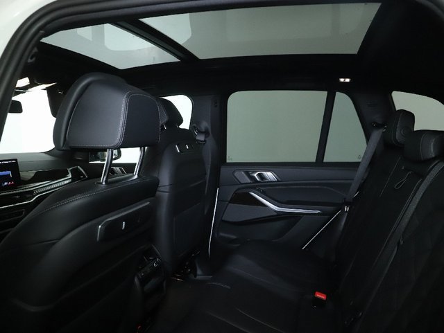 Used 2024 BMW X5 xDrive40i w/ M Sport Package AWD/4WD image 16
