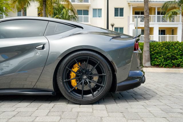 Used 2020 Ferrari 812 Superfast RWD image 17