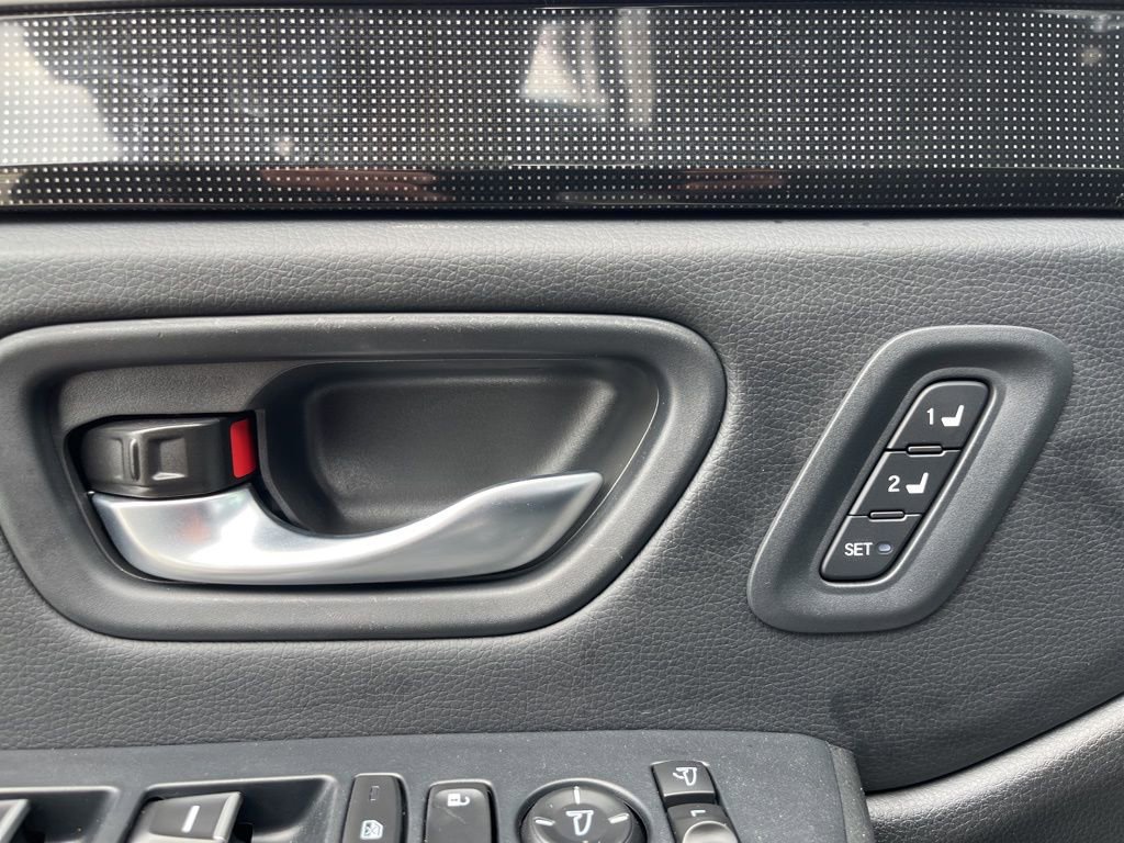 Used 2025 Honda Pilot Black Edition image 12