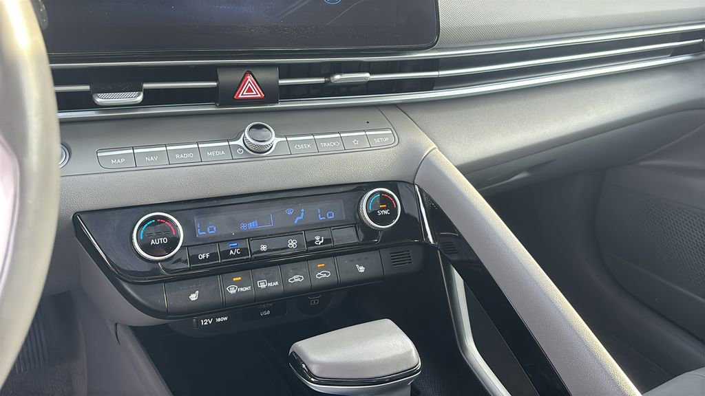 Used 2025 Hyundai Elantra SEL image 20