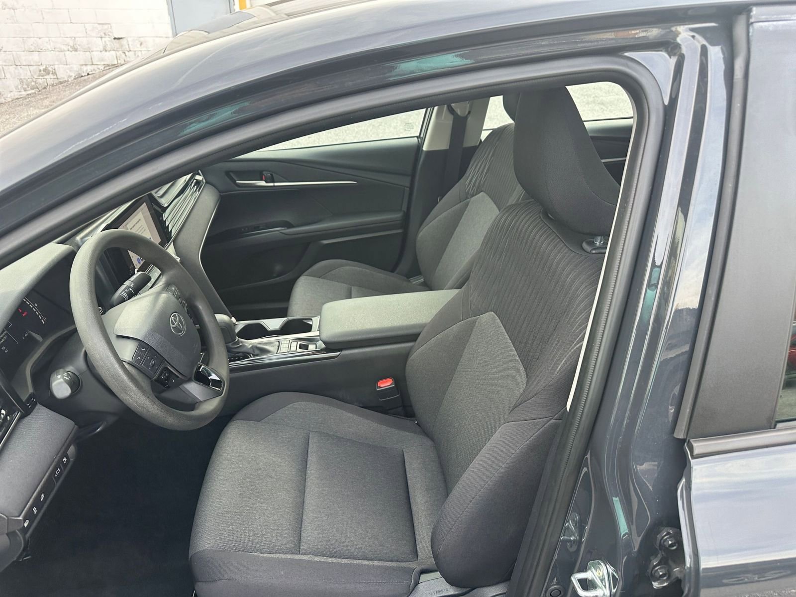 Used 2025 Toyota Camry LE image 25