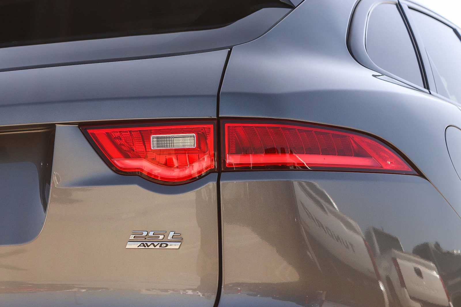 Used 2020 Jaguar F-PACE Premium AWD/4WD image 10