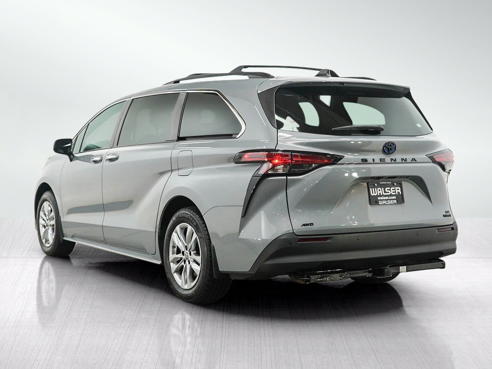 Used 2022 Toyota Sienna XLE Woodland Edition AWD/4WD image 5
