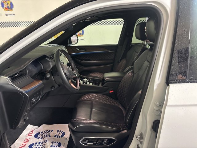 Used 2022 Jeep Grand Cherokee Summit w/ Luxury Tech Group V image 21