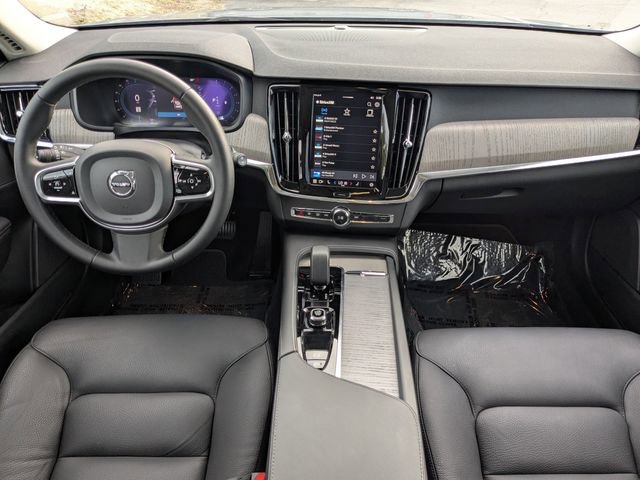 Used 2024 Volvo V90 B6 Cross Country Plus image 19