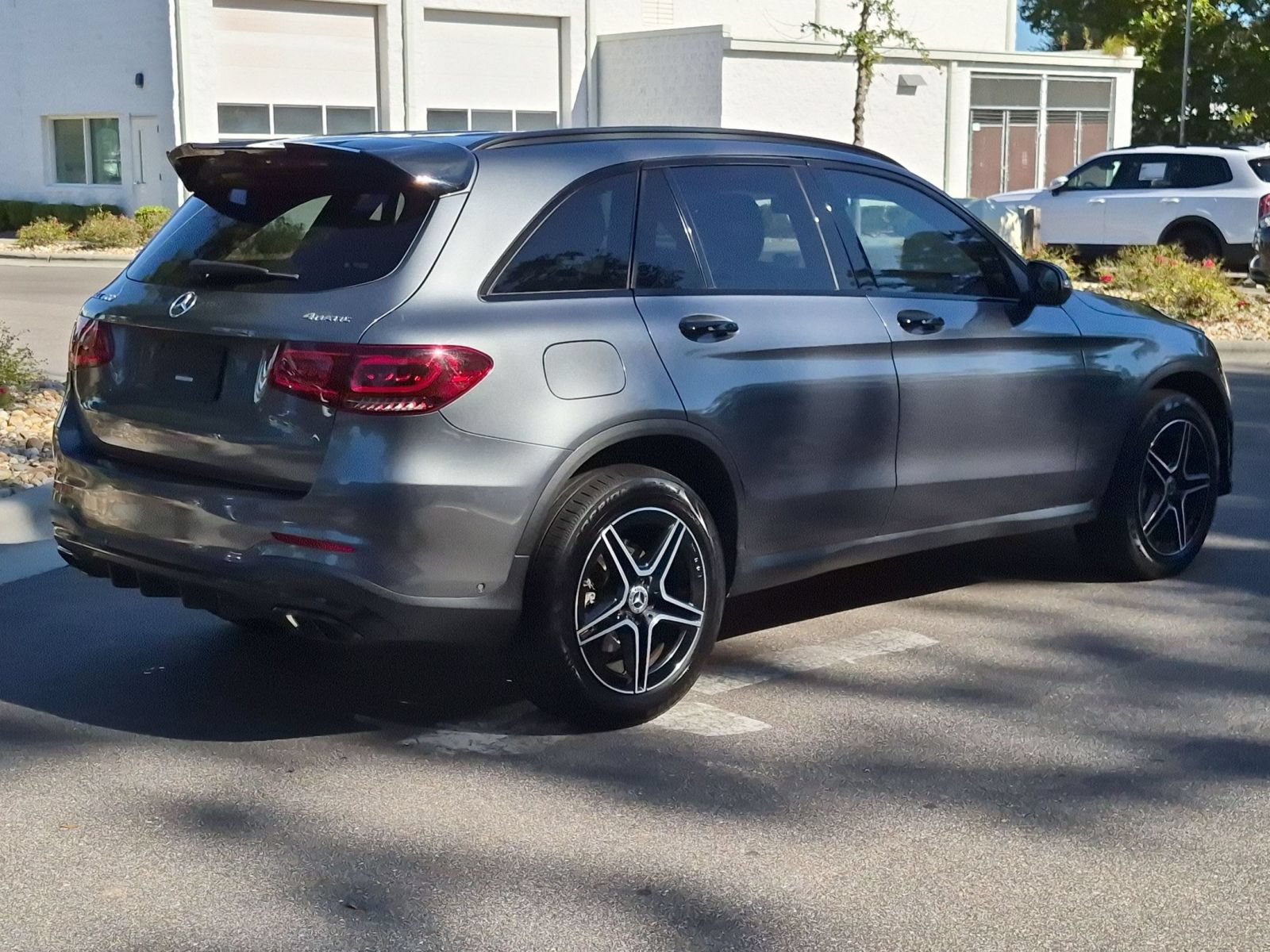 Used 2021 Mercedes-Benz GLC 300 4MATIC image 3