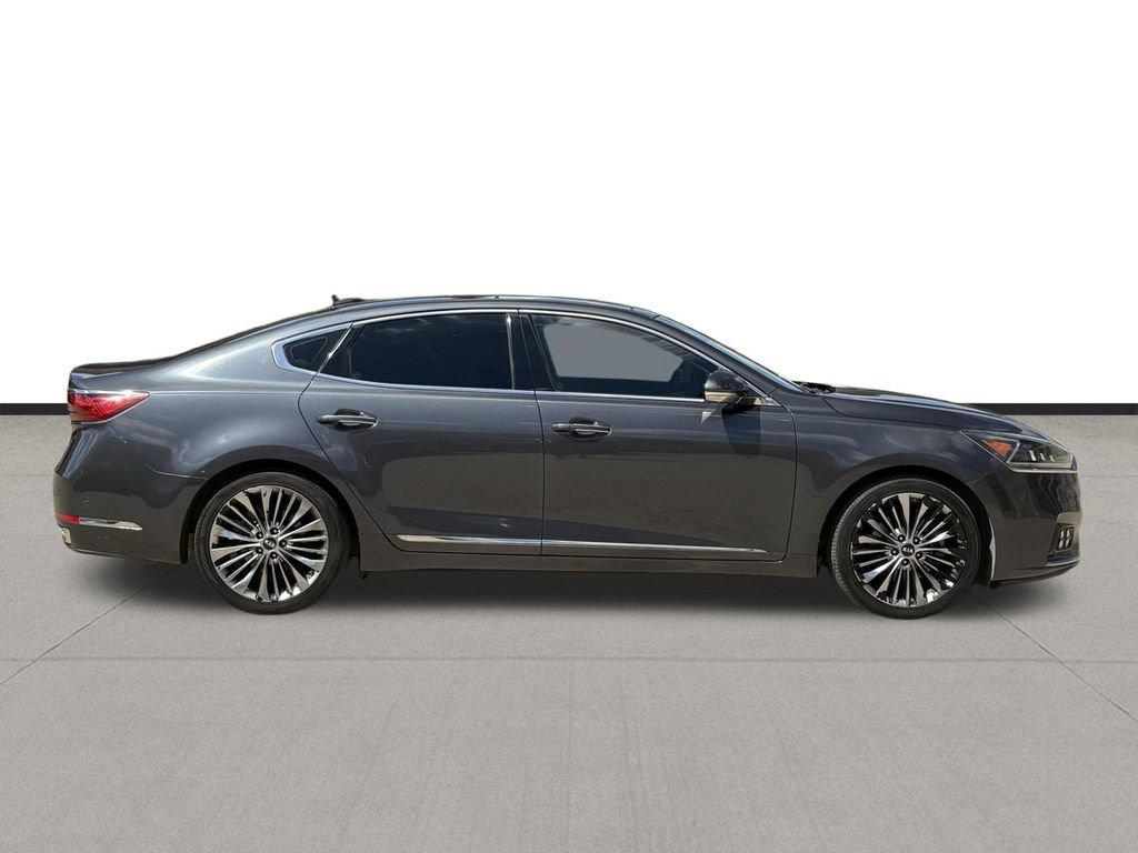Used 2018 Kia Cadenza Limited FWD image 4