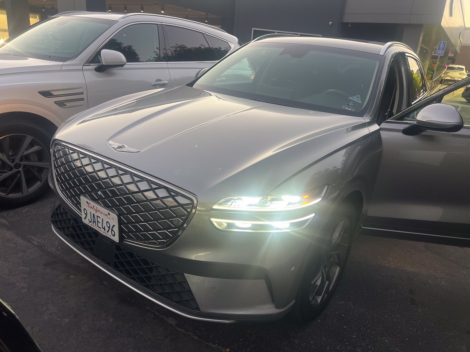 Used 2023 Genesis Electrified GV70 AWD/4WD image 16
