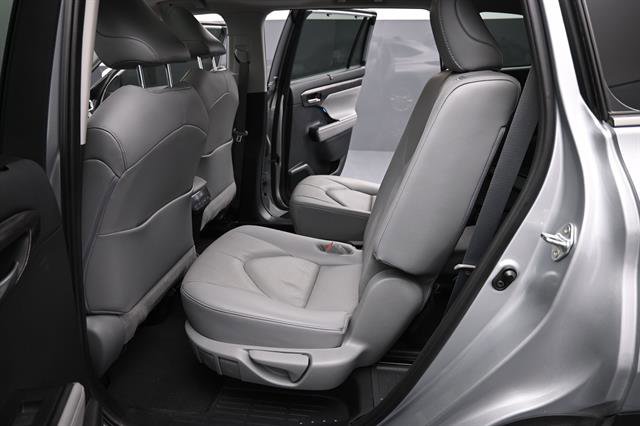 Used 2021 Toyota Highlander Limited FWD image 17