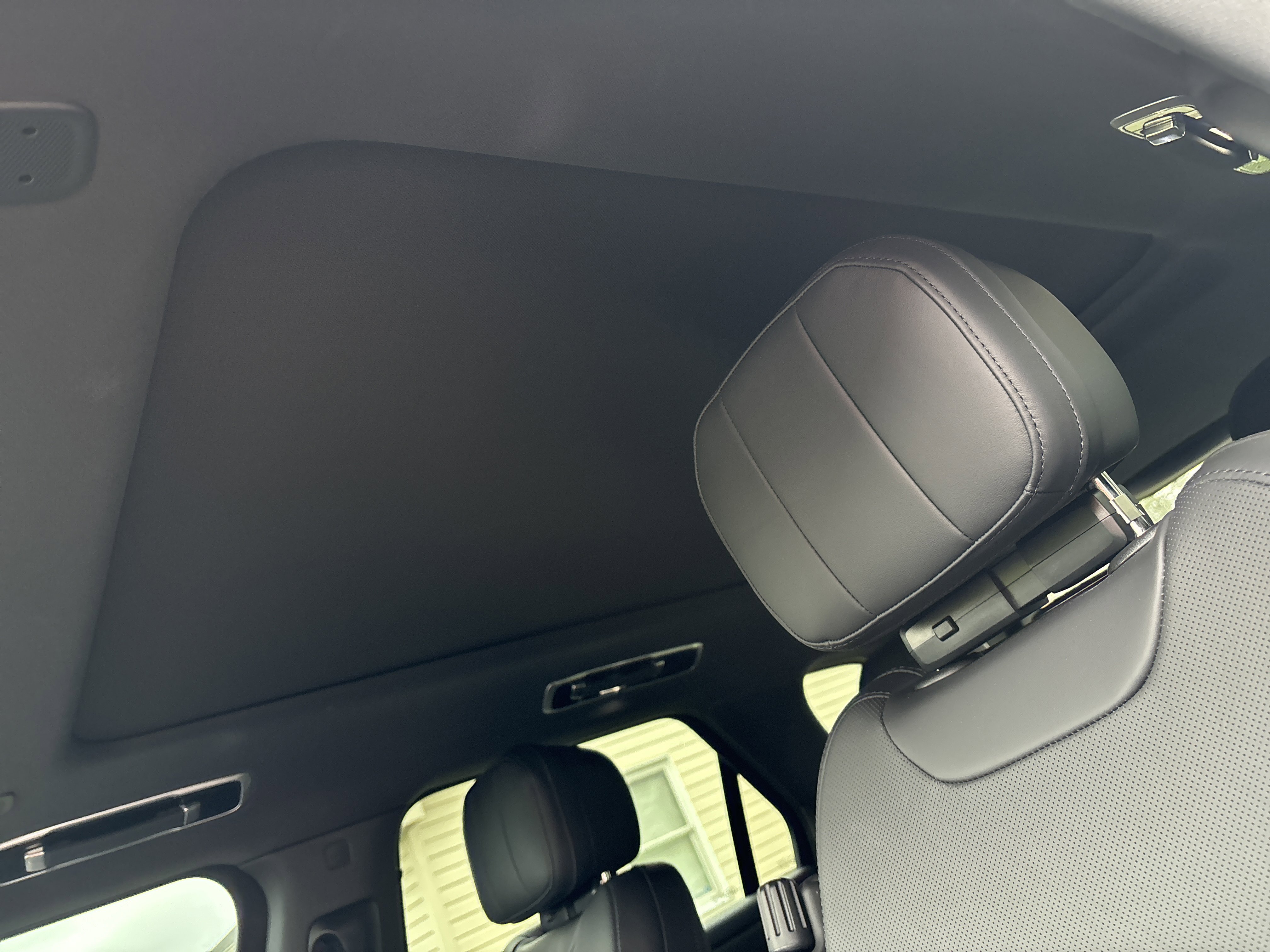 Used 2025 Land Rover Range Rover Sport SE image 29