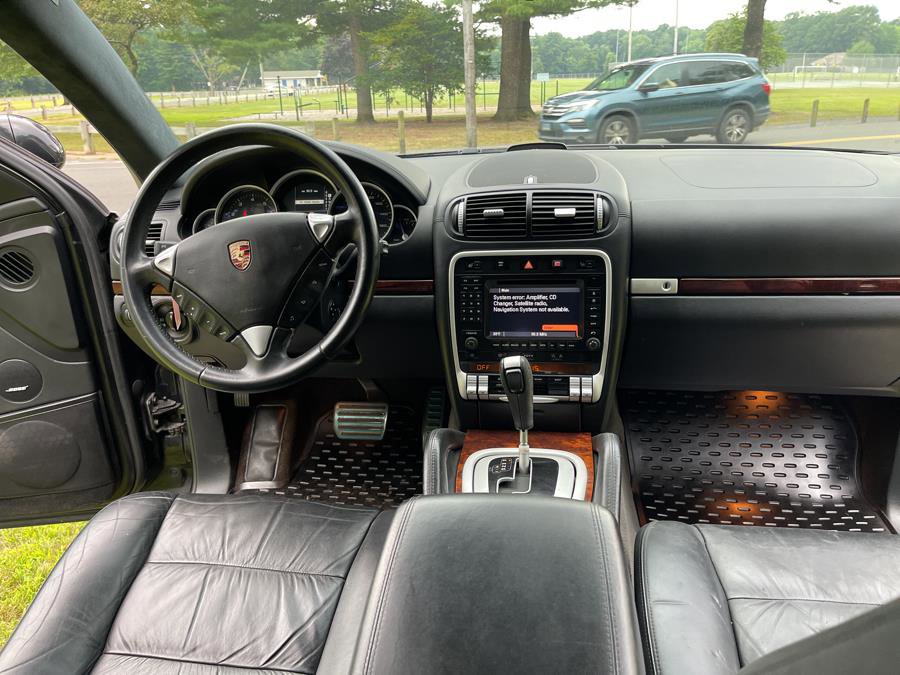 Used 2005 Porsche Cayenne Turbo image 28