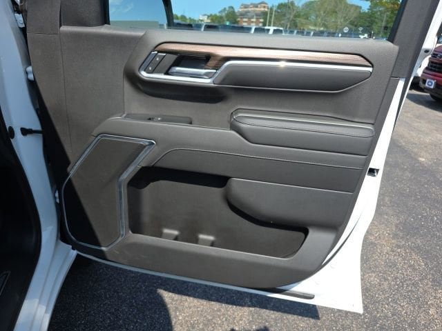 Used 2022 Chevrolet Silverado 1500 RST w/ LPO, Dark Essentials Package AWD/4WD image 11
